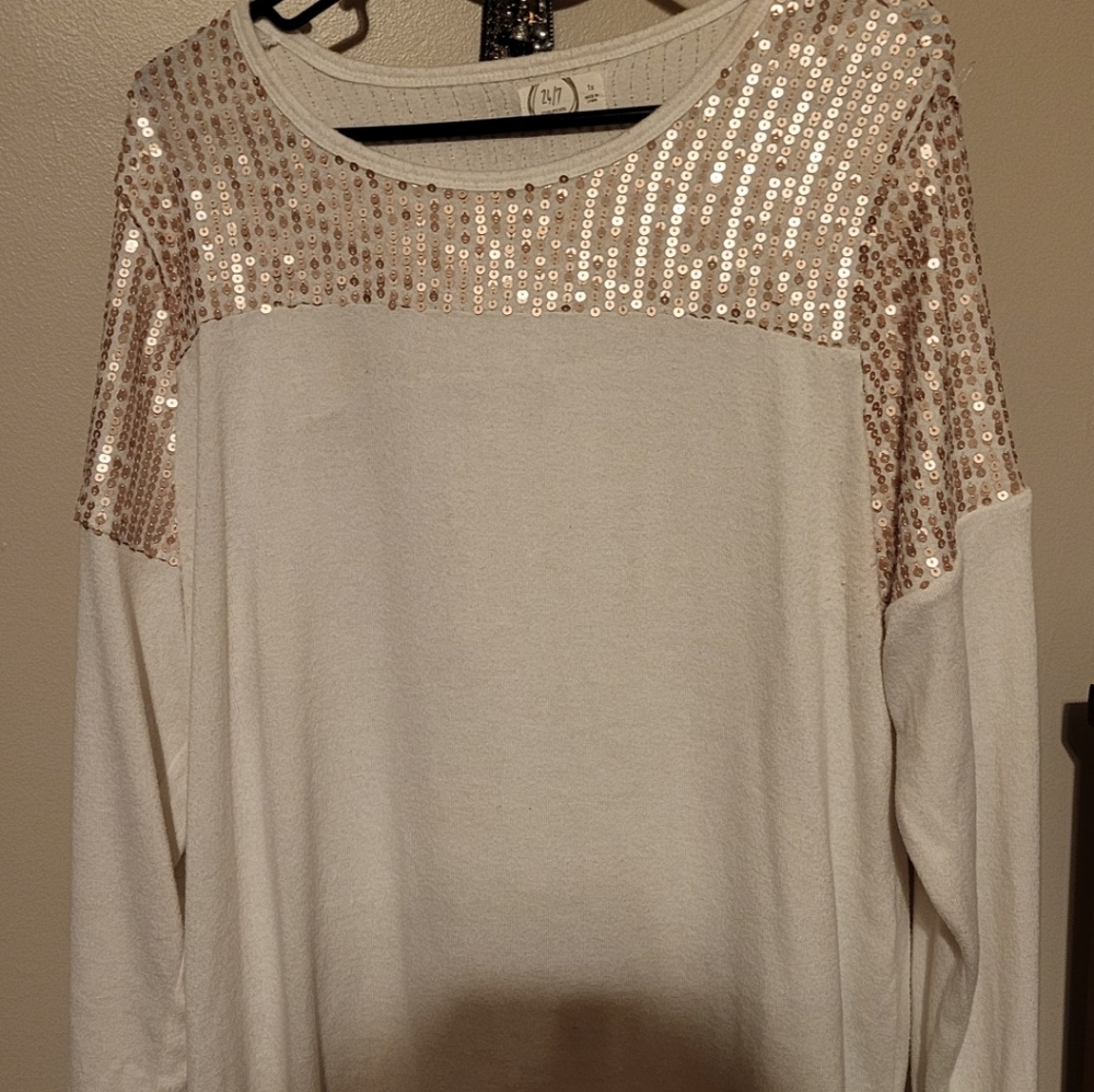 White top-sold - Picture 1 of 3
